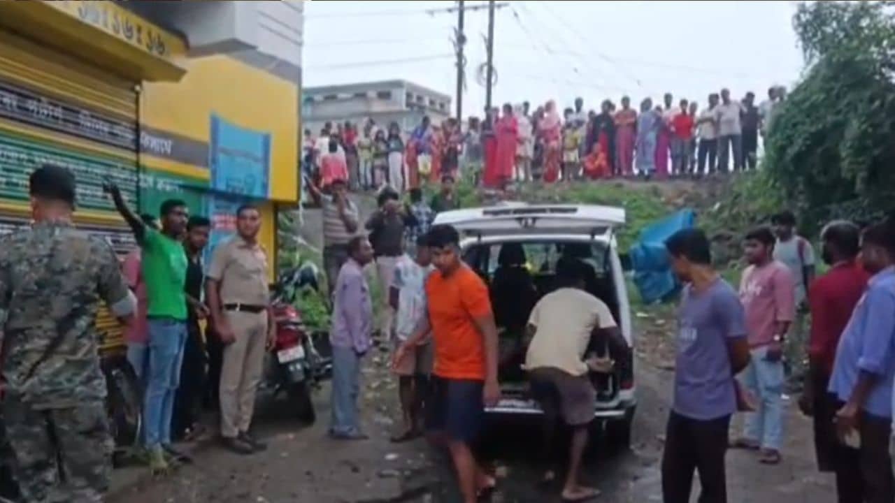 Ghatal: ঘাটালে বন্যার জল থেকে উদ্ধার নিখোঁজ পরিবহন কর্মীর দেহ