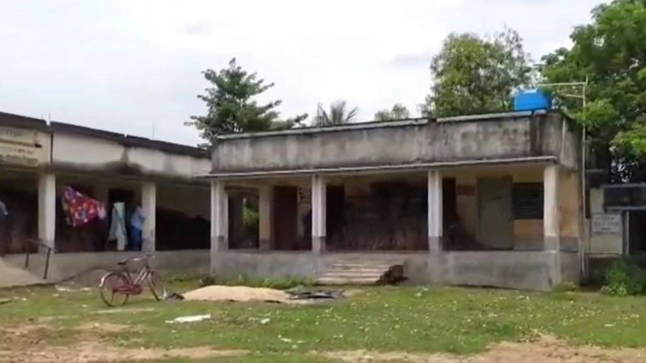 Hooghly: স্কুলের ক্লাস রুমের ভেতর কীসের আওয়াজ? ক্লাস ফাইভের বাচ্চাগুলোকে যে অবস্থায় দেখা গেল...