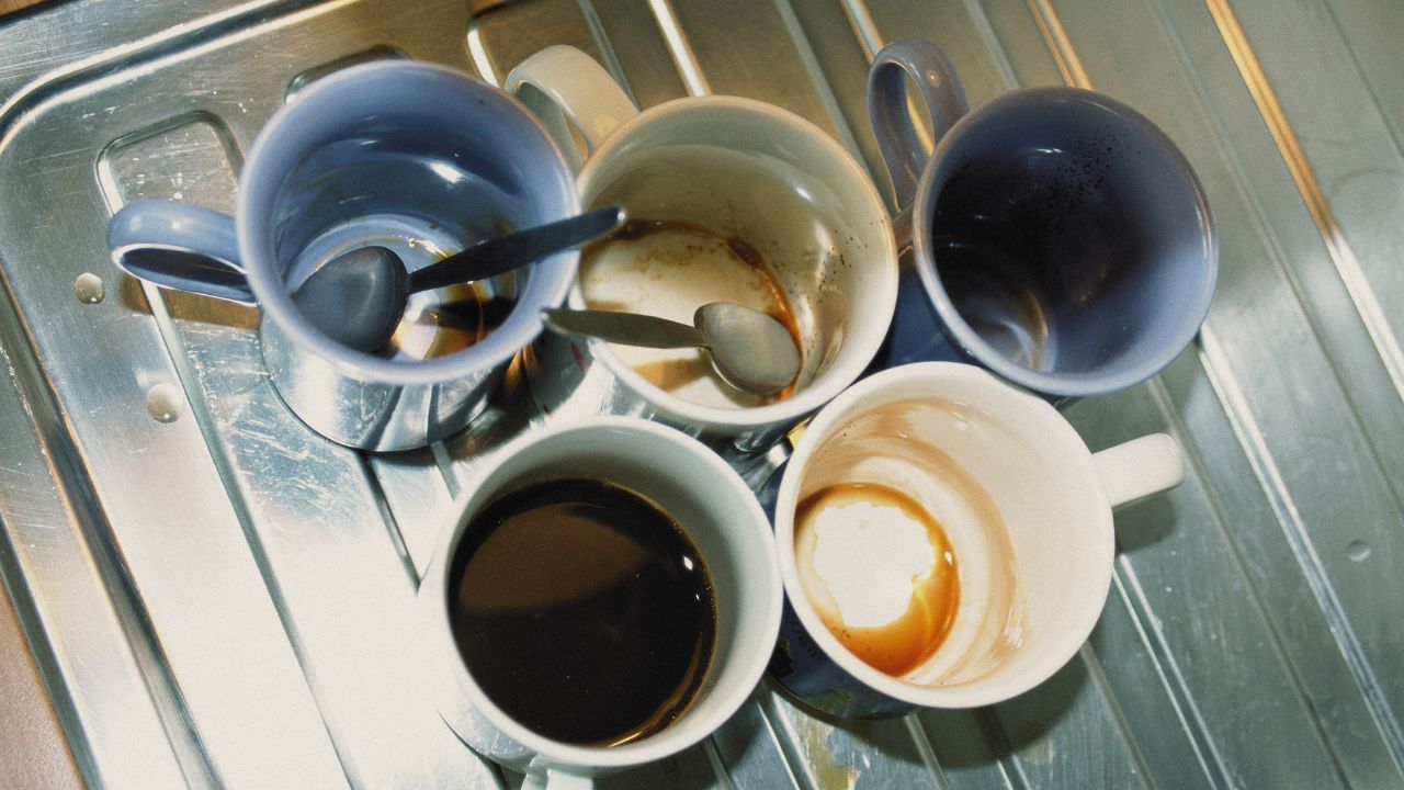 জেদি দাগ হবে দূর, সাবান ছাড়াই এভাবে ঝকঝকে বানান নোংরা কফি মগ