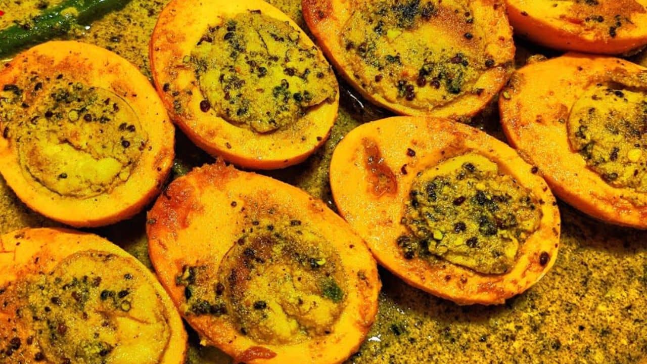 Dim Sorshe: রোজকার কারি ভুলে যাবেন, যদি একবার খান ডিম সরষে, ঝটপট রেসিপিটা জেনে নিন