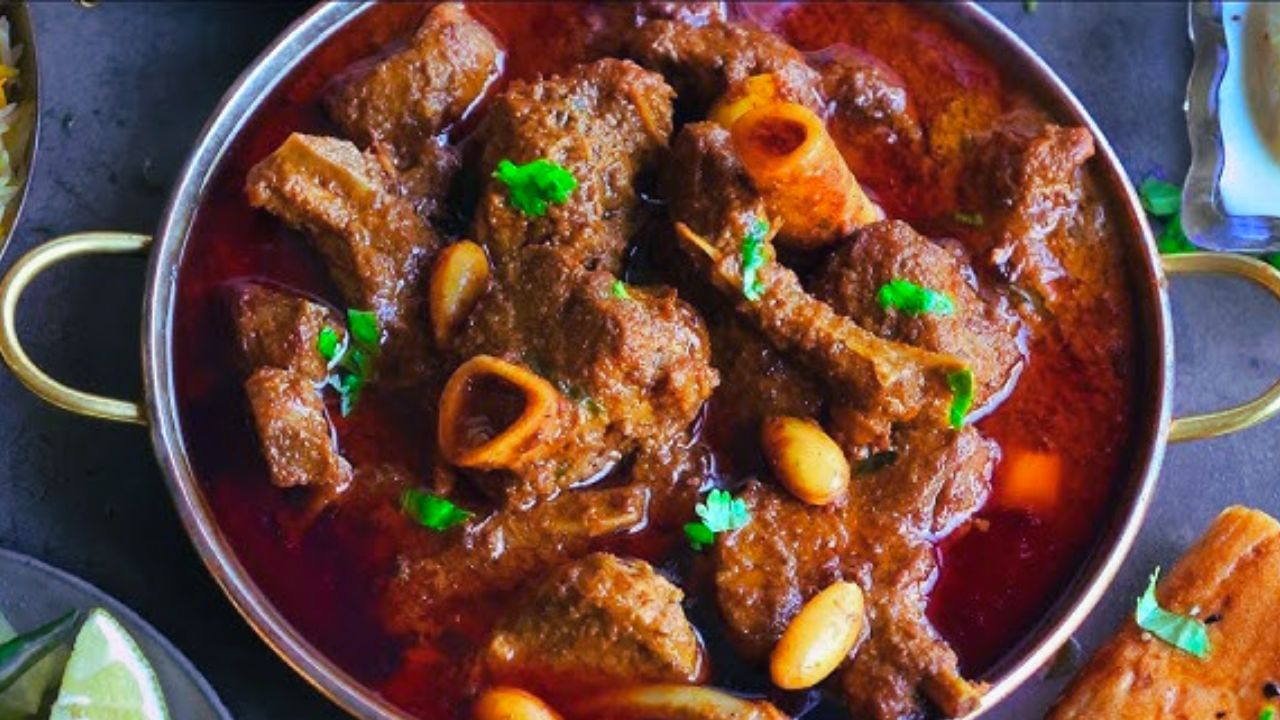 Mutton Korma: কষা-ঝোল ছাড়ুন, এ বার বাড়িতে জমিয়ে রাঁধুন মটন কোর্মা, স্বাদ মুখে লেগে থাকবে Mutton Korma: কষা-ঝোল ছাড়ুন, এ বার বাড়িতে জমিয়ে রাঁধুন মটন কোর্মা, স্বাদ মুখে লেগে থাকবে