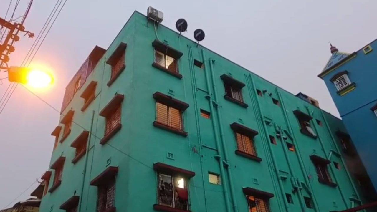 Howrah: হঠাৎ ধপ করে শব্দ! ৫ তলার জানলা থেকে পড়ে মৃত্যু ৩ বছরের শিশুর