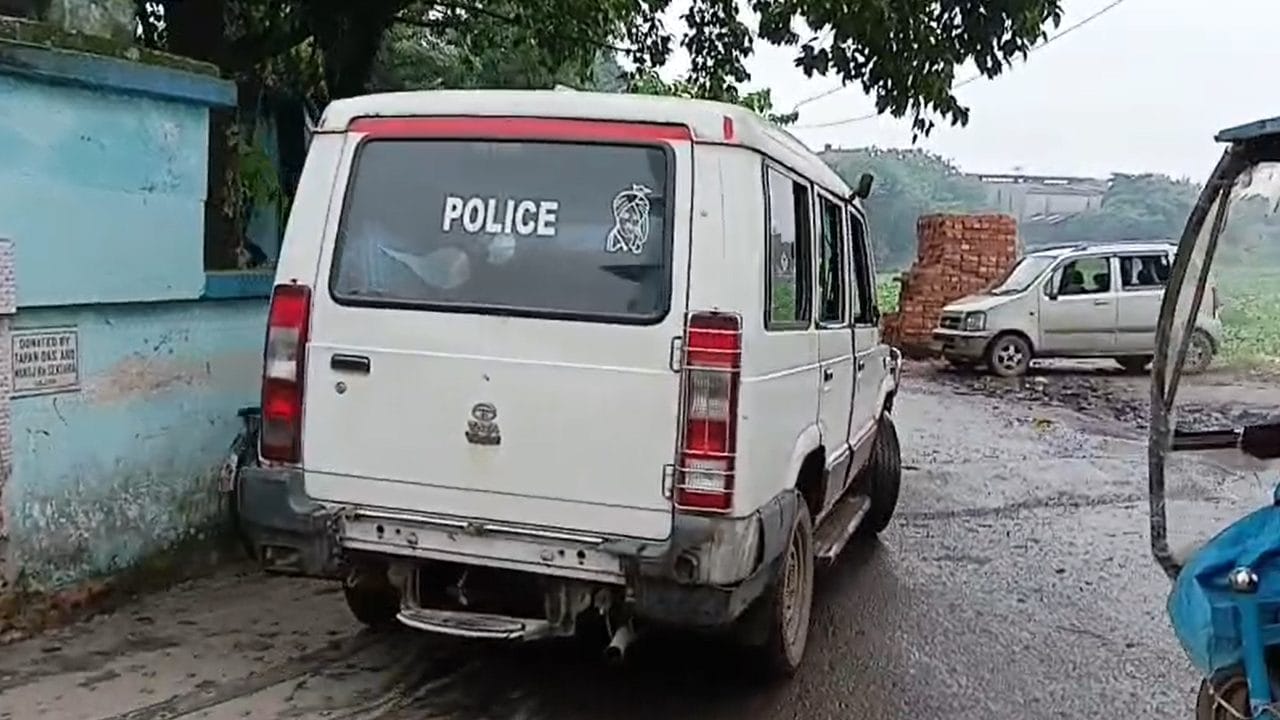 Howrah: স্নানের ছবি তুলে ভয় দেখিয়ে নাবালিকাকে ধর্ষণের অভিযোগ, পুলিশ ধরল মেশোমশাইকে Howrah: স্নানের ছবি তুলে ভয় দেখিয়ে নাবালিকাকে ধর্ষণের অভিযোগ, পুলিশ ধরল মেশোমশাইকে