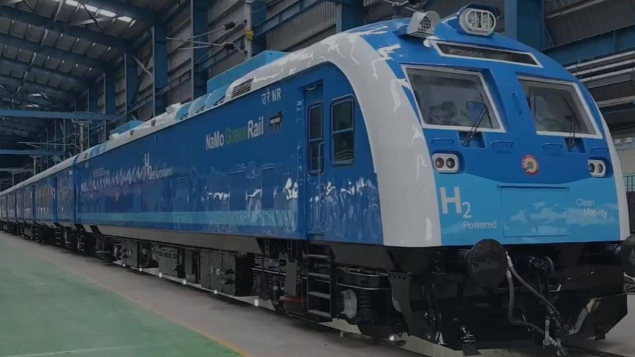 Hydrogen Train: প্লেনের গতিতে পৌঁছে যাবেন কলকাতা থেকে পুরী, বন্দে ভারতকে চাপে ফেলতে আসছে হাইড্রোজেন ট্রেন, গতি কত জানেন?