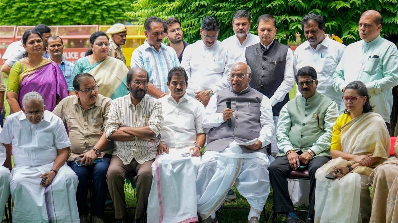 বিহারে ভোট কমাতেই SIR! দাবি INDIA জোটের, বাঙালি শ্রমিকদের হেনস্থা নিয়ে সরব হল তৃণমূল