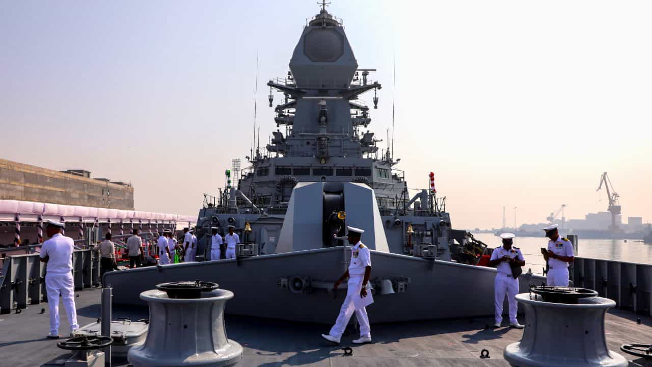 Indian Navy: শক্তি বাড়াচ্ছে ভারতীয় নৌসেনা, মাঠে নামছে 3D এয়ার সার্ভিল্যান্স রাডার Indian Navy: শক্তি বাড়াচ্ছে ভারতীয় নৌসেনা, মাঠে নামছে 3D এয়ার সার্ভিল্যান্স রাডার