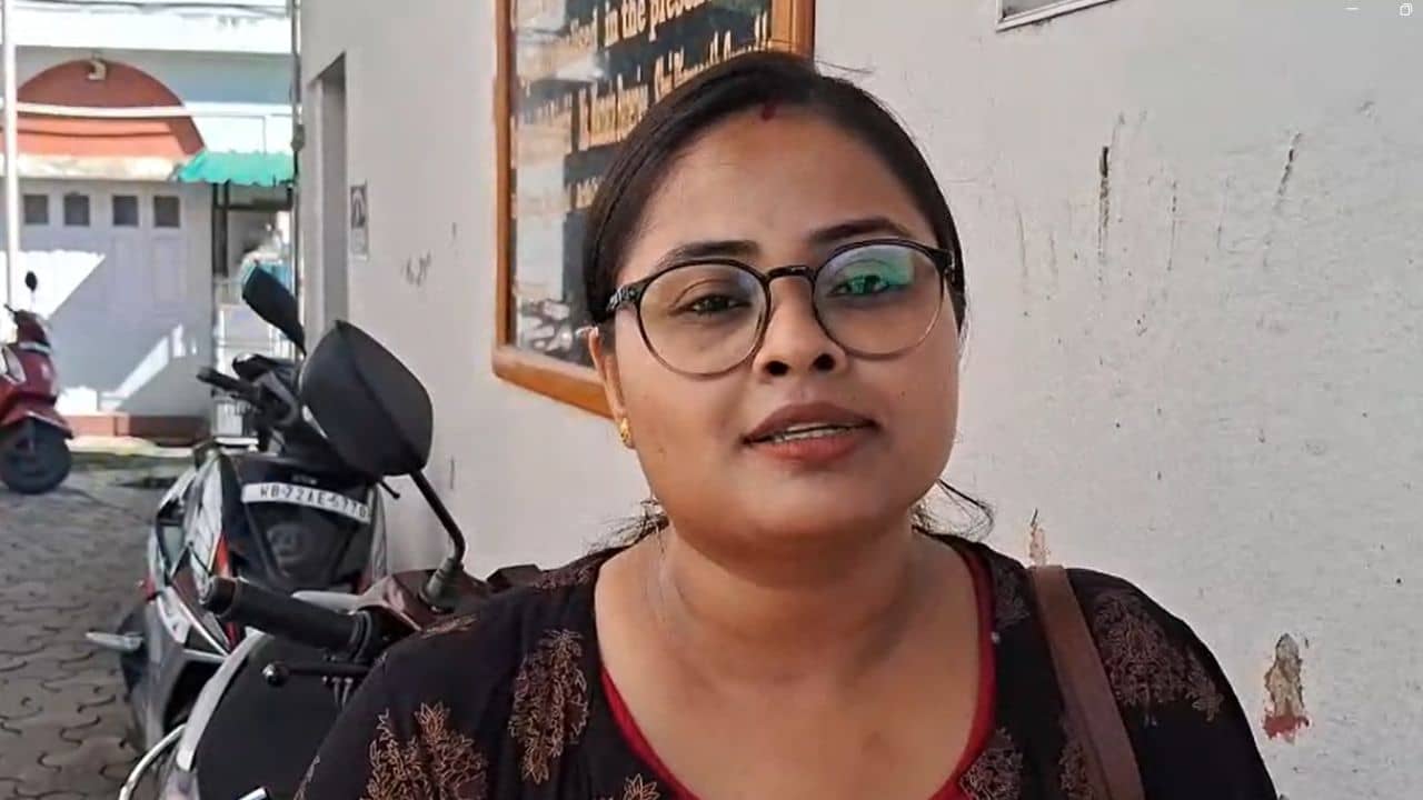 Jalpaiguri: বিনা ওয়ারেন্টে বাইক তুলে নিয়ে যায় পুলিশ, হাইকোর্টে মামলা উঠতেই বিচারপতি যা বললেন...