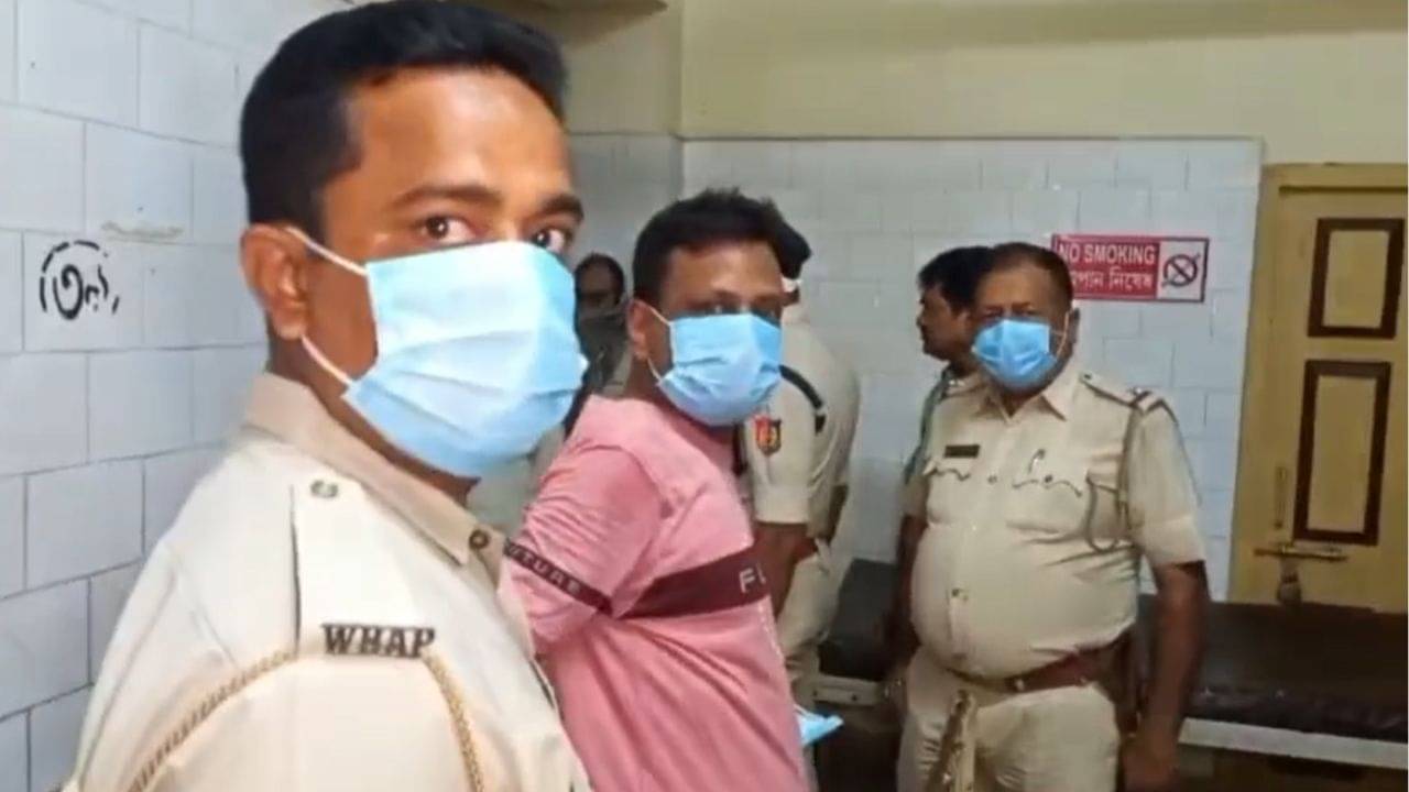 Katwa: দুর্গন্ধে হাসপাতালে টেকা যাচ্ছিল না, কারণ খুঁজতে গিয়েই থ সবাই