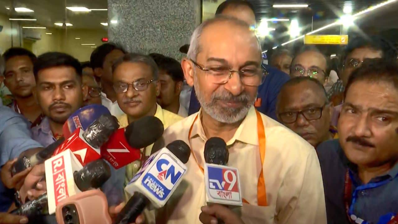 Kolkata Metro: ‘কেন জমি দিচ্ছে না সেটা তারাই বলতে পারবেন’, উদ্বোধনী অনুষ্ঠানেও রাজ্যের উপর তীব্র ক্ষোভ প্রকাশ মেট্রো কর্তার