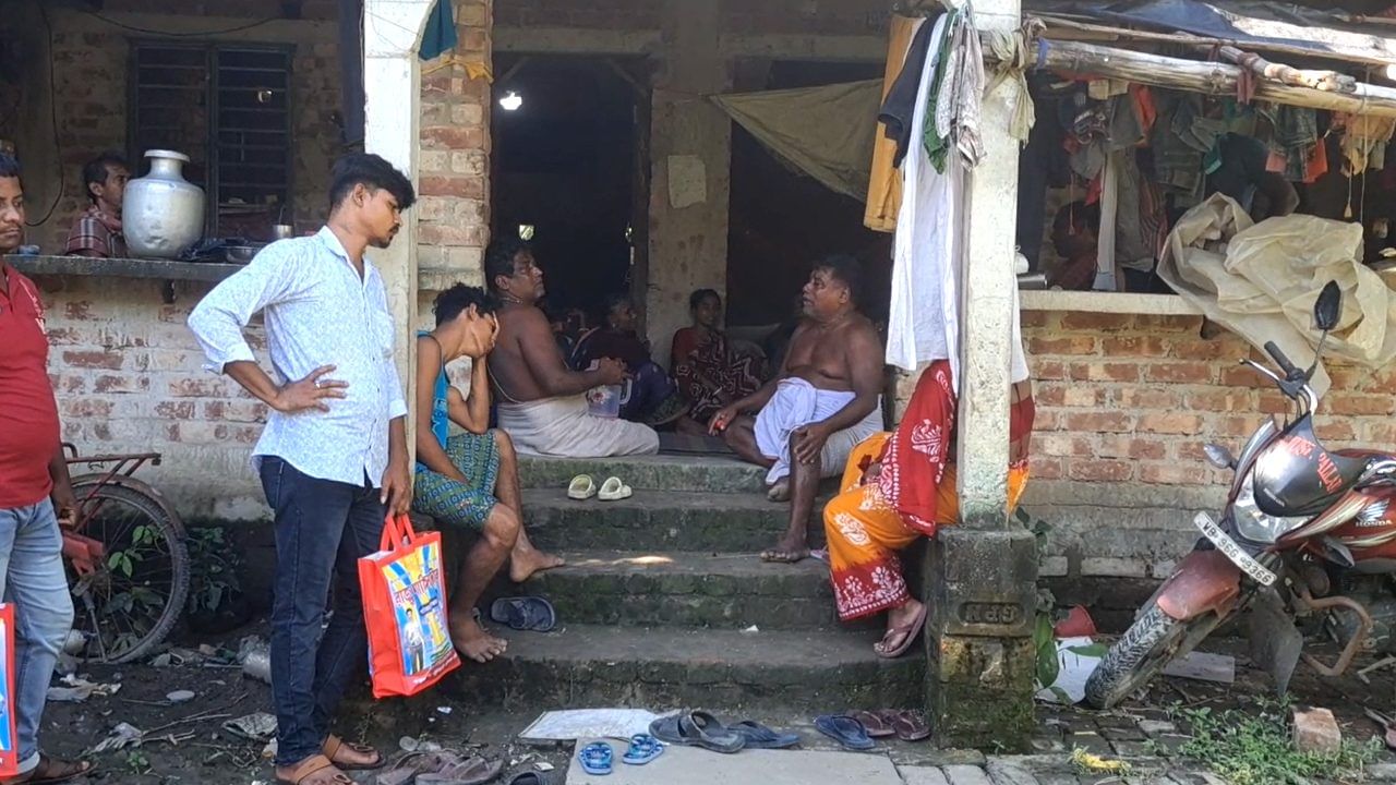 Kultali: বড় ইউটিউবার হয়ে সংসারের হাল ধরতে চেয়েছিল! চলে গেল ১০ বছরের ছেলেটা, রয়ে গেল ১৯ হাজার ফলোয়ার্স Kultali: বড় ইউটিউবার হয়ে সংসারের হাল ধরতে চেয়েছিল! চলে গেল ১০ বছরের ছেলেটা, রয়ে গেল ১৯ হাজার ফলোয়ার্স