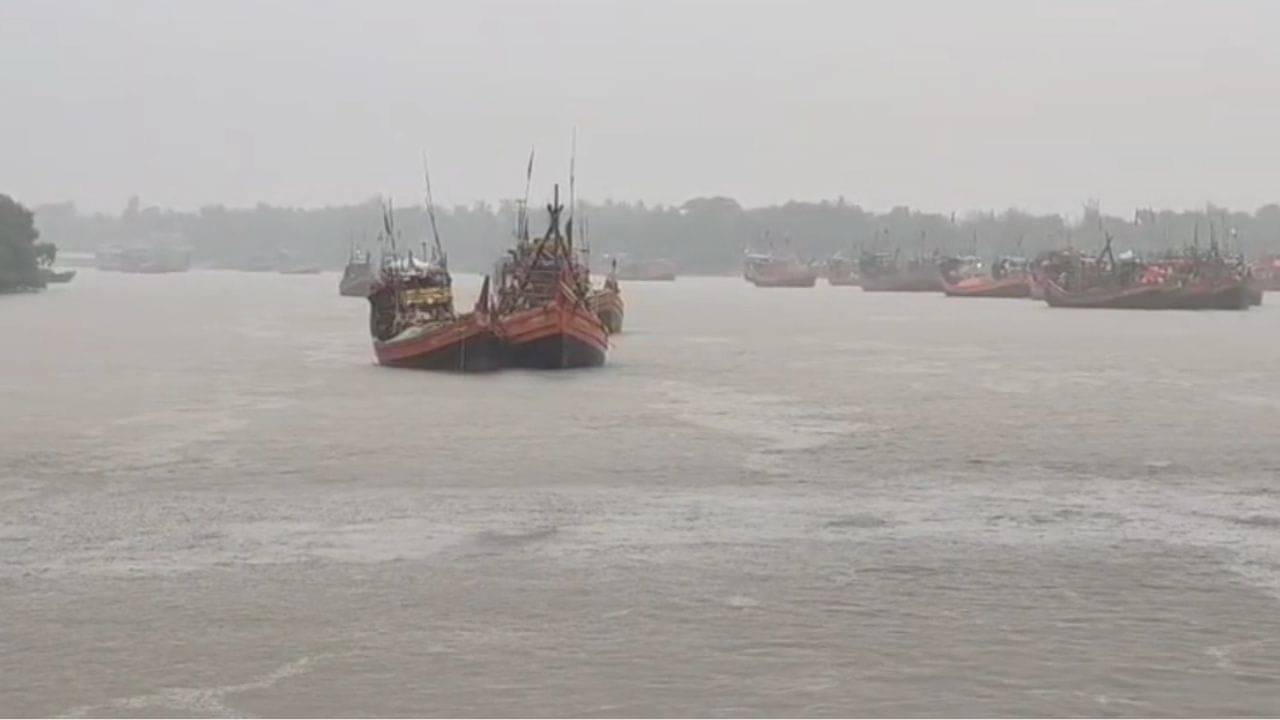 Weather Alert: উত্তাল হচ্ছে সমুদ্র, সতর্ক করল প্রশাসন, তুমুল ঢেউয়ে নিখোঁজ দুই