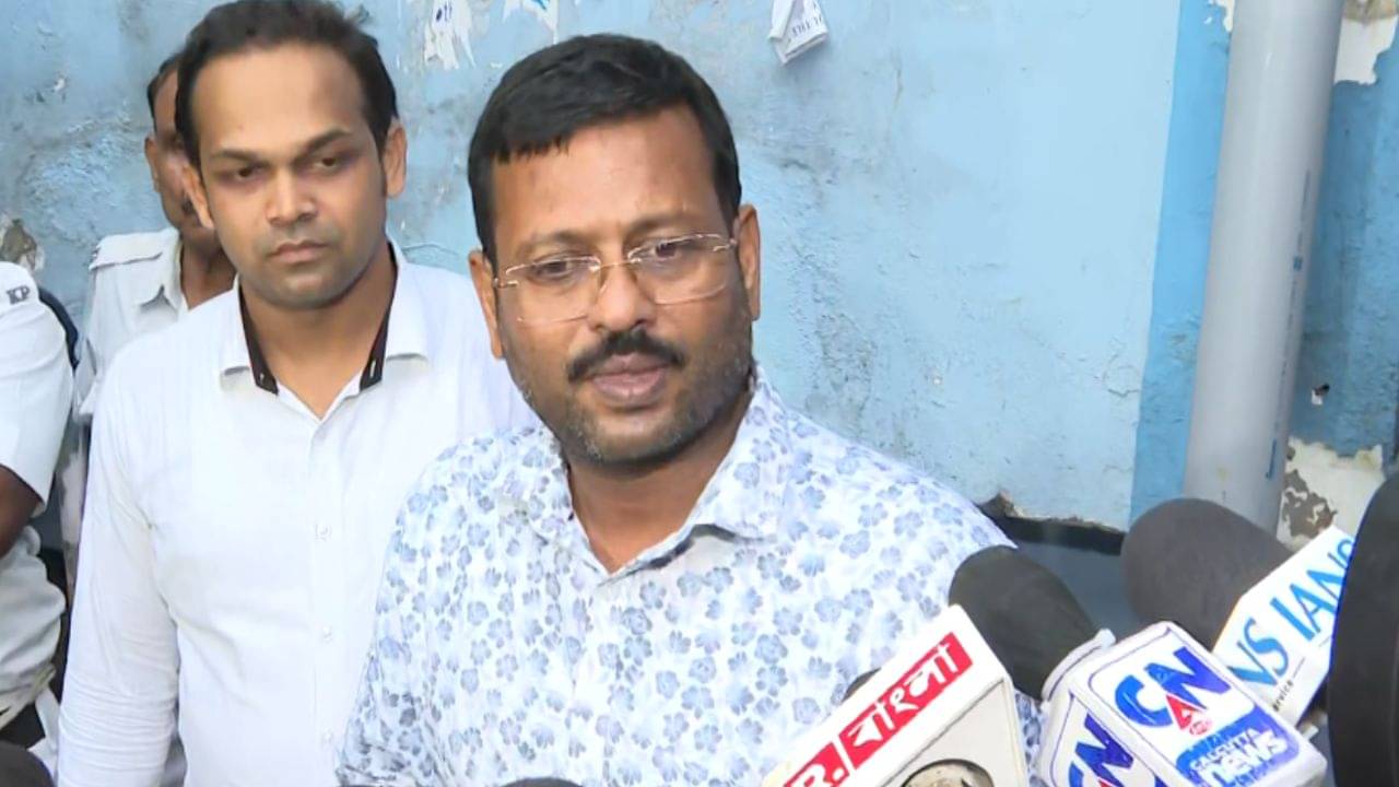 Jiban Krishna Family: আমি বনেদি ফ্যামিলি থেকে বিলং করি, কোটি টাকার টার্নওভারের হিসেব দিলেন জীবনকৃষ্ণ