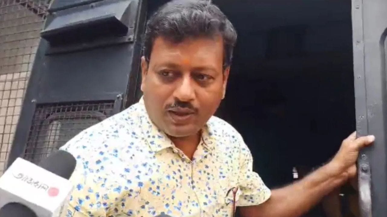 Jiban Krishna Saha Case: জীবনকৃষ্ণের জামিনের আবেদন খারিজ! ‘স্ত্রী-শ্বশুরও পরোক্ষভাবে লেনদেনে জড়িত’, জোরাল দাবি ইডির Jiban Krishna Saha Case: জীবনকৃষ্ণের জামিনের আবেদন খারিজ! ‘স্ত্রী-শ্বশুরও পরোক্ষভাবে লেনদেনে জড়িত’, জোরাল দাবি ইডির