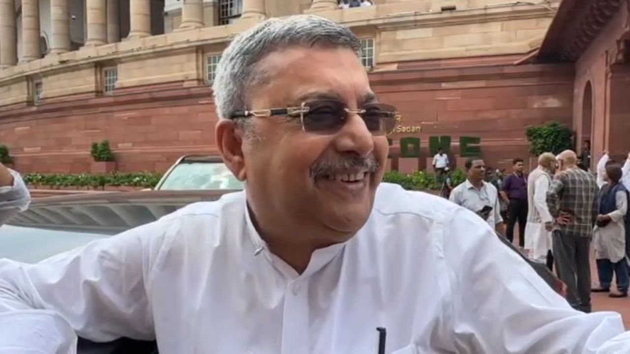 Kalyan Banerjee: 'প্রমাণ করুক আমি অযোগ্য', হাসিমুখে বললেন কল্যাণ Kalyan Banerjee: 'প্রমাণ করুক আমি অযোগ্য', হাসিমুখে বললেন কল্যাণ