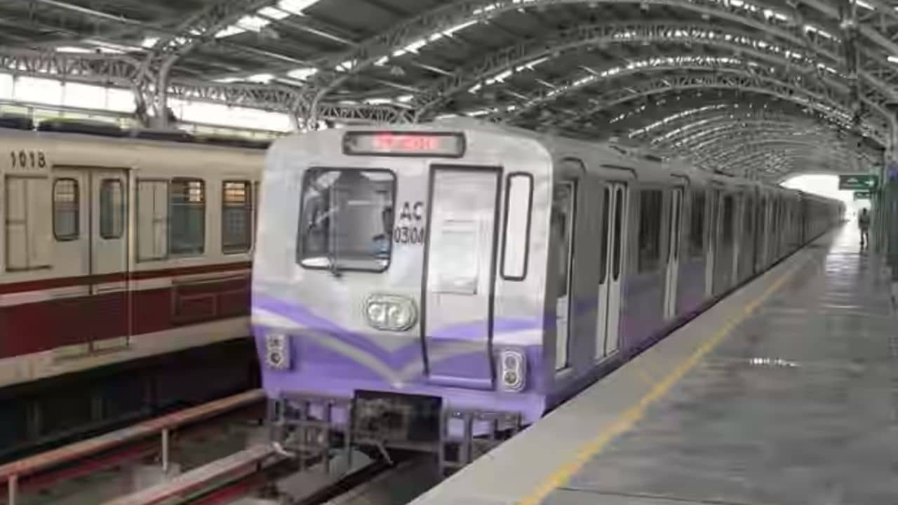 Metro Rail: রেলের টাকা পেয়েও পাইপ সরাচ্ছে না পুরসভা, ফের শহরে মেট্রোর কাজে বাধা!