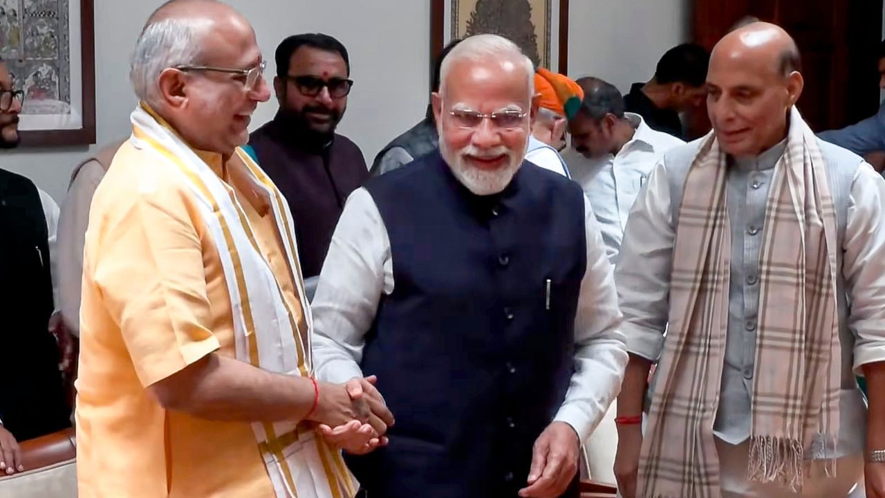 Modi on C P Radhakrishnan: 'তখন আমাদের মাথার চুল কালো...', আবেগে ভাসলেন প্রধানমন্ত্রী মোদী Modi on C P Radhakrishnan: 'তখন আমাদের মাথার চুল কালো...', আবেগে ভাসলেন প্রধানমন্ত্রী মোদী