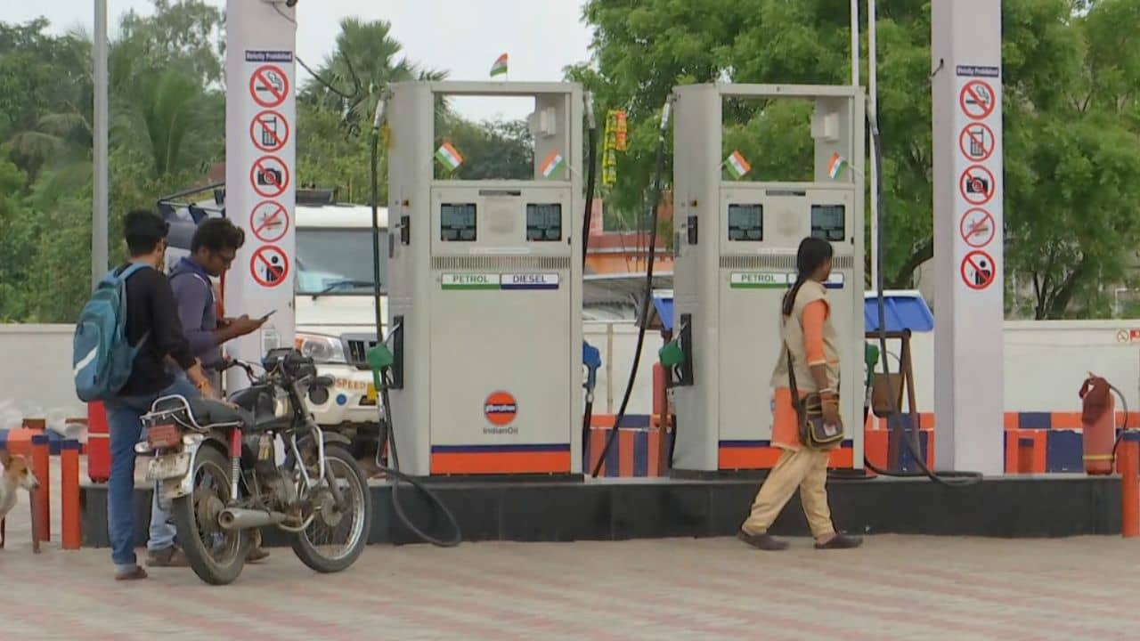 Petrol Pump: শনিবার বিকেলের পর হু হু করে তেল ফুরিয়ে যেতে পারে কলকাতা-হাওড়া-হুগলির পেট্রোল পাম্পে