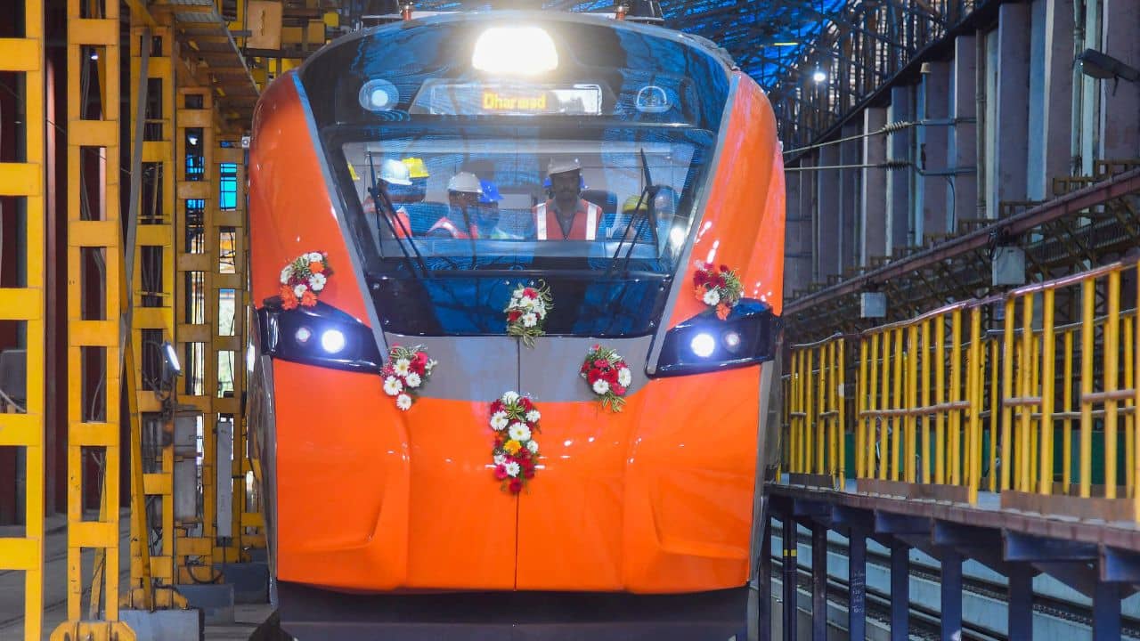 Vande Bharat Sleeper: তৈরি হবে ১২০টি বন্দে ভারত স্লিপার, কতদিন লাগবে জানাল RVNL