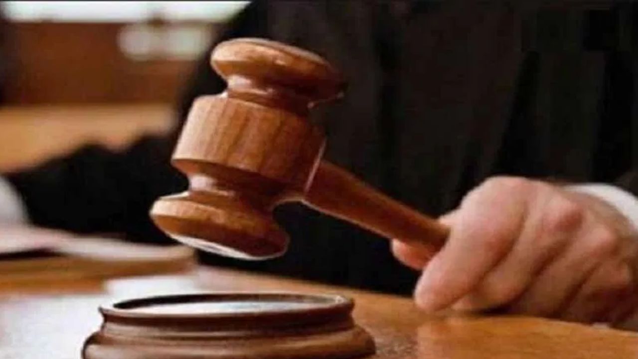 Court Order: ধর্ষণ করে ব্ল্যাকমেইল, ১০ বছরের কারাদণ্ডের নির্দেশ Court Order: ধর্ষণ করে ব্ল্যাকমেইল, ১০ বছরের কারাদণ্ডের নির্দেশ