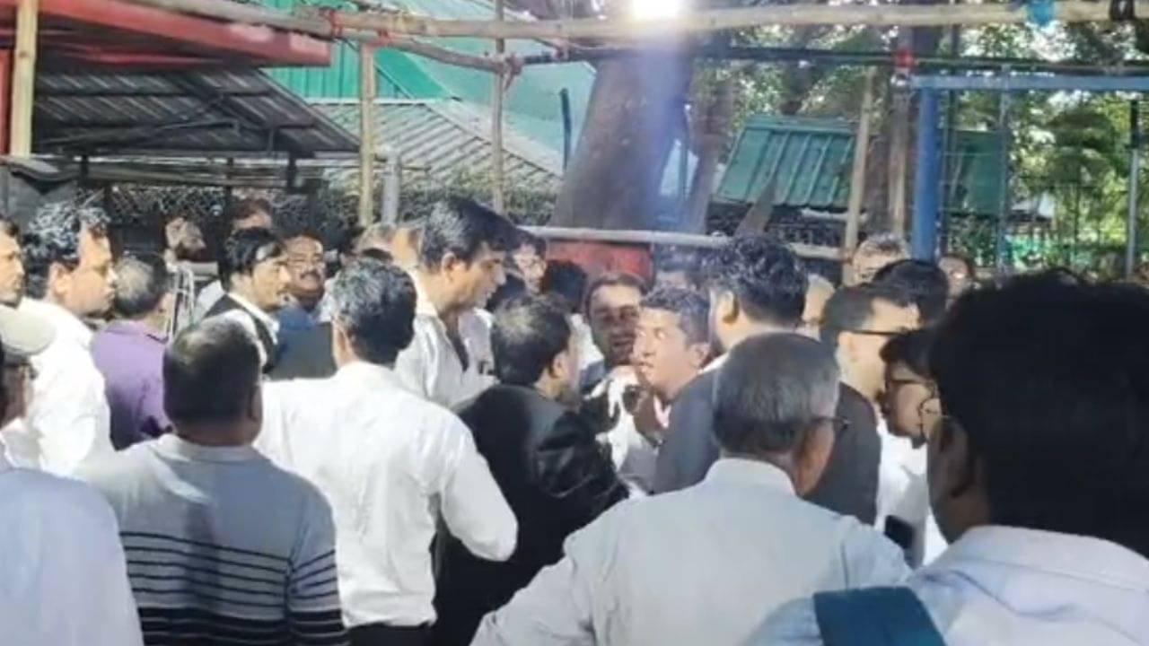 High Court Club: ভরসন্ধ্যায় আইনজীবীদের মধ্যে হাতাহাতি, হাইকোর্ট ক্লাবে নজিরবিহীন ঘটনা