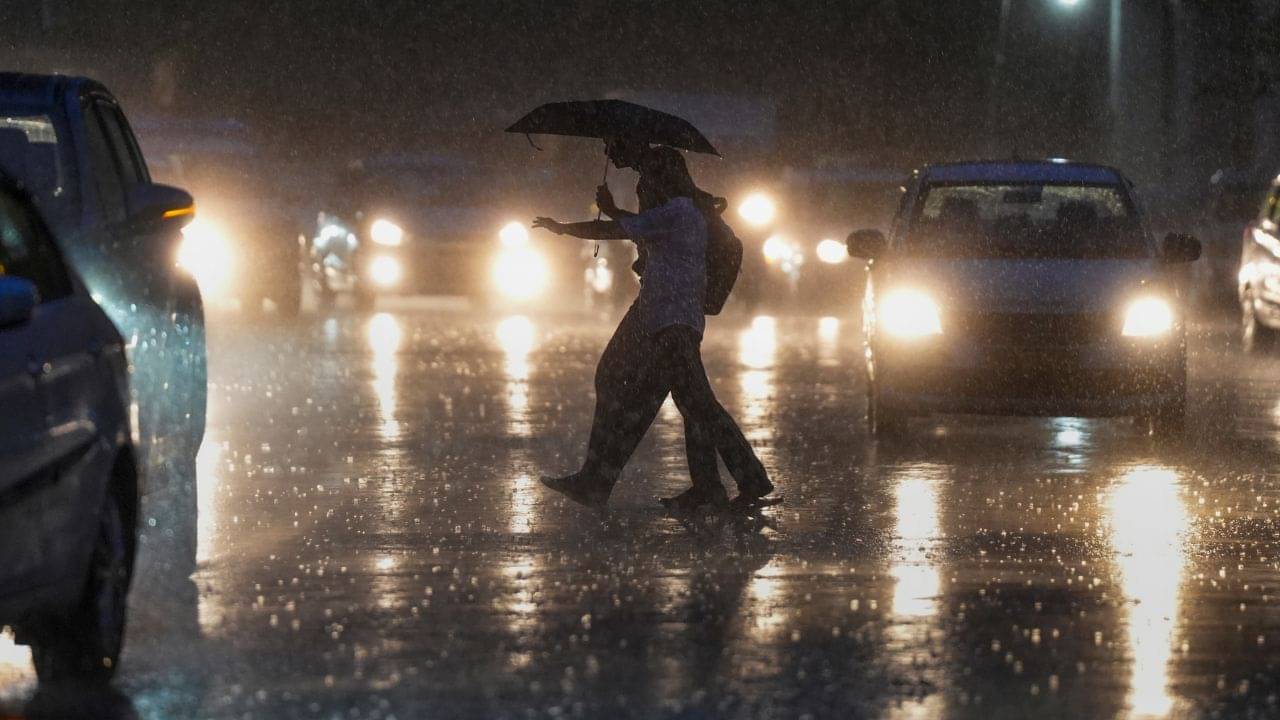 West Bengal Weather Forecast: আগামী ২-৩ ঘণ্টার মধ্যে ঝেঁপে আসছে বৃষ্টি, কোন কোন জেলায়?