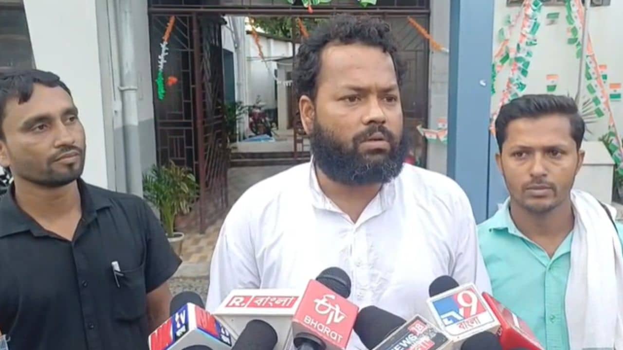 Sacked Teacher Arrest: আমার কন্ঠরোধ করা হয়েছে..., সারাদিন বসিয়ে রাখার পর বিকেলে ছাড়া হল চাকরিহারা সুমনকে