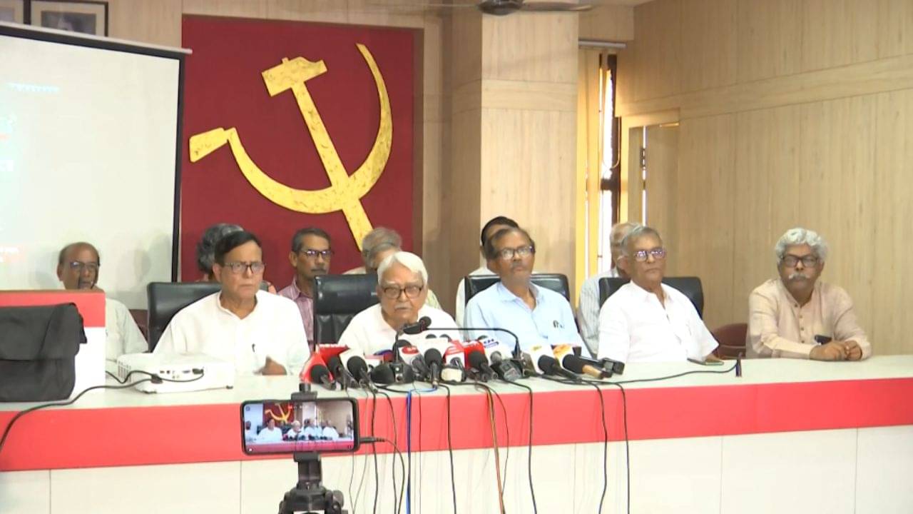 Left Front: ছাব্বিশেও কি কংগ্রেসের সঙ্গে আসন সমঝোতা? বিমানকে চিন্তায় ফেলল বামফ্রন্ট শরিকরাই