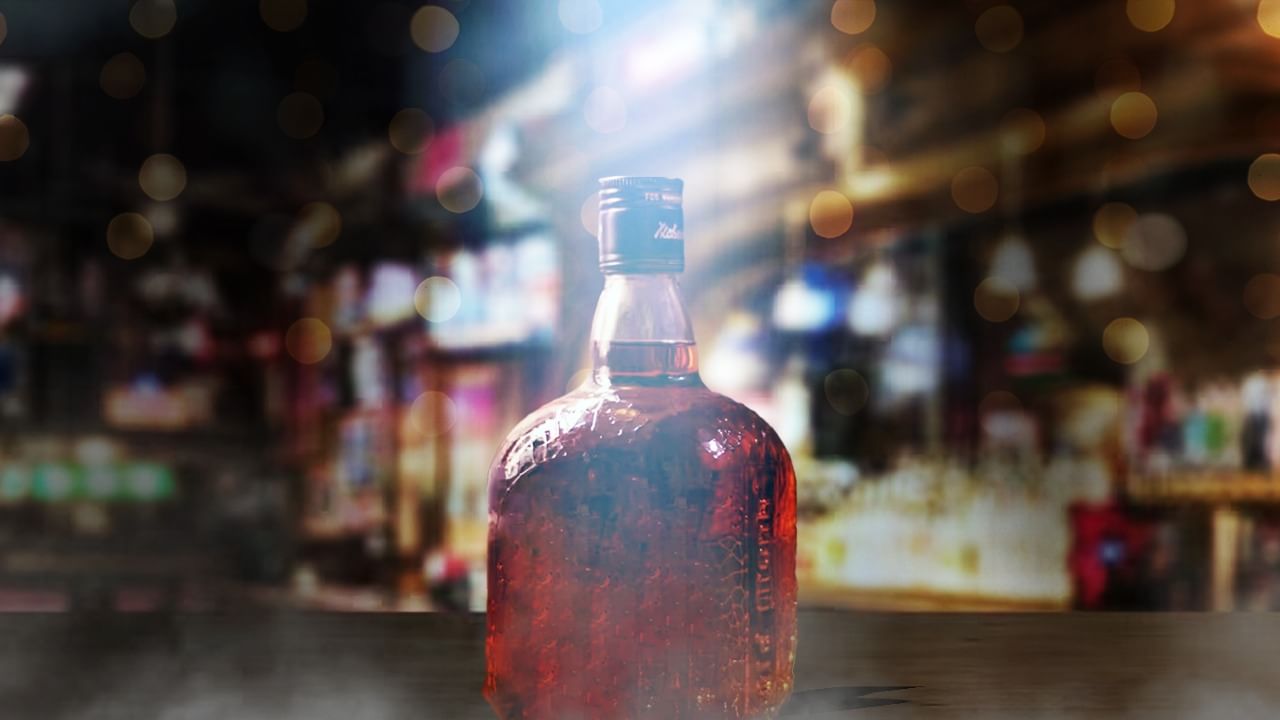 Old Monk: বাজারে আর কি পাওয়া যাবে না ওল্ড মঙ্ক? হঠাৎ কী হল? Old Monk: বাজারে আর কি পাওয়া যাবে না ওল্ড মঙ্ক? হঠাৎ কী হল?