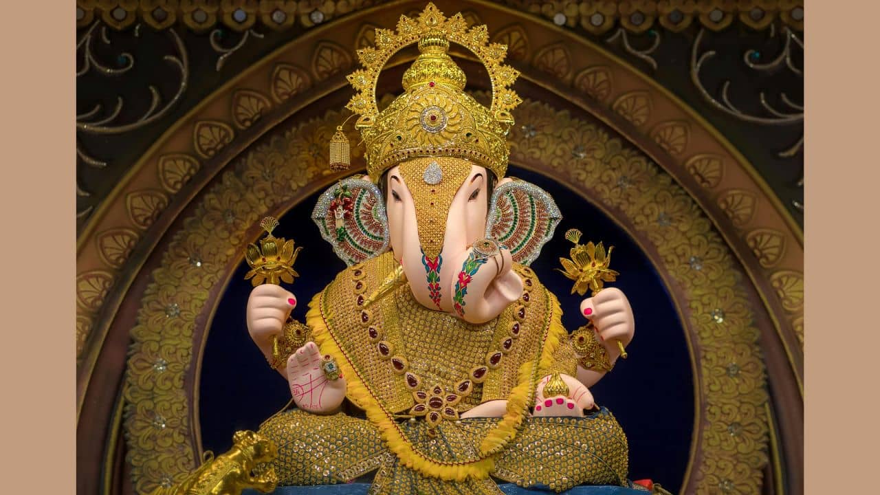Ganesh Chaturthi 2025: গণেশ চতুর্থীতে প্রিয়জনকে সিদ্ধিদাতার মূর্তি উপহার দেওয়ার কথা ভাবছেন, কী কী বিষয় মাথায় রাখবেন?