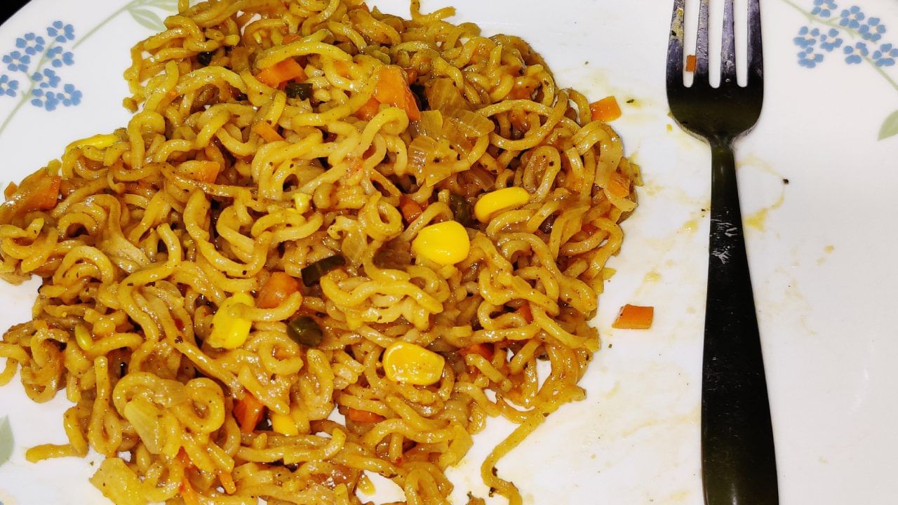 Maggi Recipe: ২ মিনিট নয়, ৫ মিনিট দিয়ে শুধু এভাবে ম্যাগি বানান, জীবনেও ভুলতে পারবেন না! বারবার বায়না করবে বড়রাও Maggi Recipe: ২ মিনিট নয়, ৫ মিনিট দিয়ে শুধু এভাবে ম্যাগি বানান, জীবনেও ভুলতে পারবেন না! বারবার বায়না করবে বড়রাও