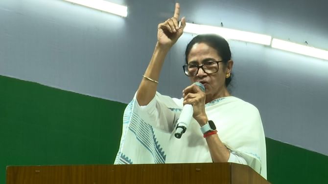 ‘স্বাধীনতা আমি কাউকে কেড়ে নিতে দেব না’, SIR নিয়ে ফের রণহুঙ্কার মমতার ‘স্বাধীনতা আমি কাউকে কেড়ে নিতে দেব না’, SIR নিয়ে ফের রণহুঙ্কার মমতার