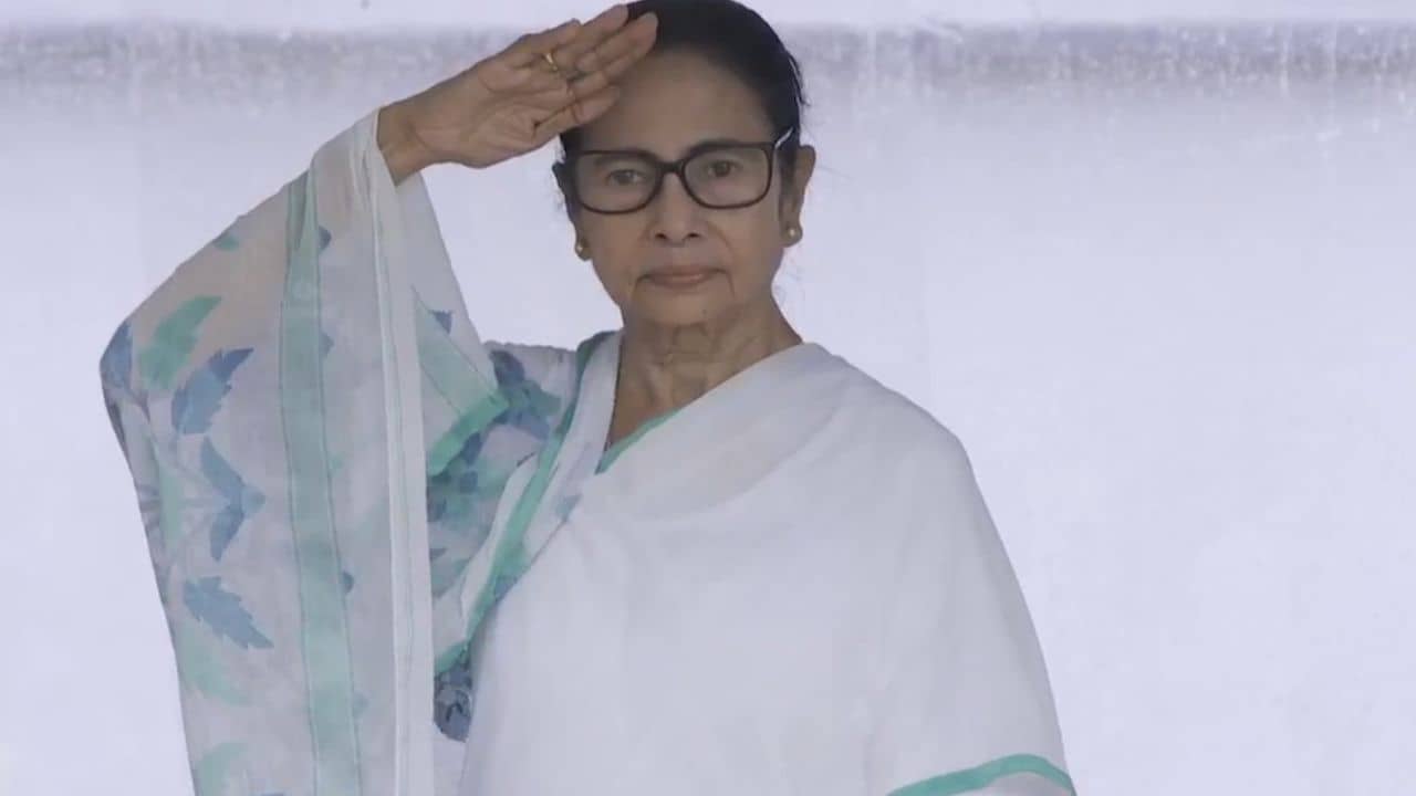 Mamata Banerjee: বাংলায় ভাসল রেড রোড, স্বাধীনতা দিবসেও শান বাঙালি অস্মিতায়