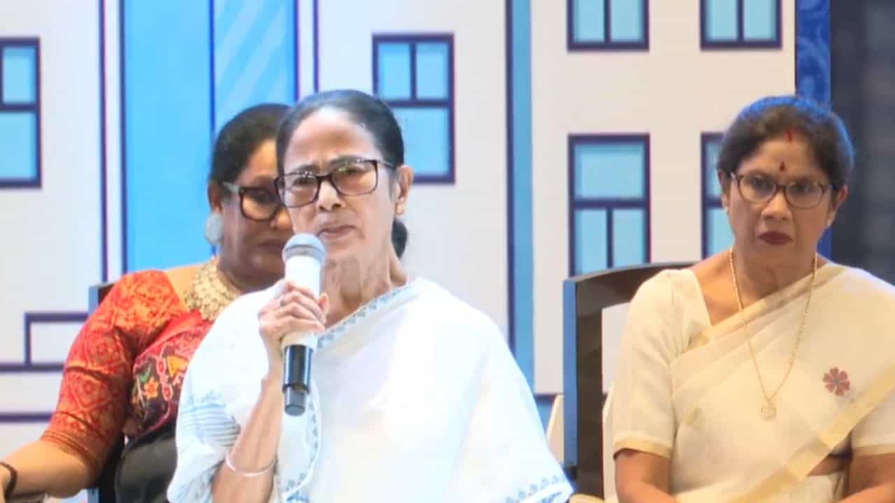 Mamata Banerjee: 'অনেকে ভেদাভেদ করছেন...', কন্যাশ্রীর দ্বাদশ বর্ষ উদযাপনেও বাংলা ভাষার পক্ষে সওয়াল মুখ্যমন্ত্রীর Mamata Banerjee: 'অনেকে ভেদাভেদ করছেন...', কন্যাশ্রীর দ্বাদশ বর্ষ উদযাপনেও বাংলা ভাষার পক্ষে সওয়াল মুখ্যমন্ত্রীর