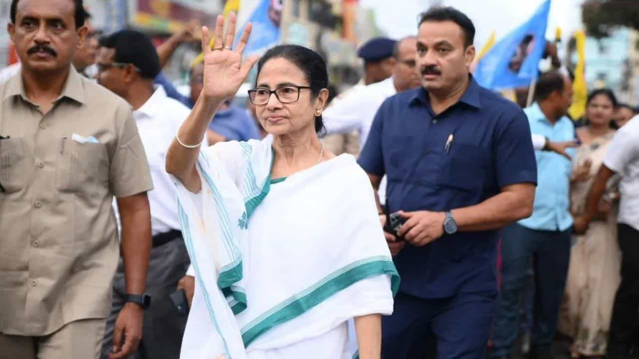 CM Mamata Banerjee: বাংলাভাষাকে অপমানের অভিযোগে ঝাড়গ্রামে ৩ কিমি মিছিলে হাঁটবেন মমতা, রয়েছে আরও কর্মসূচি CM Mamata Banerjee: বাংলাভাষাকে অপমানের অভিযোগে ঝাড়গ্রামে ৩ কিমি মিছিলে হাঁটবেন মমতা, রয়েছে আরও কর্মসূচি