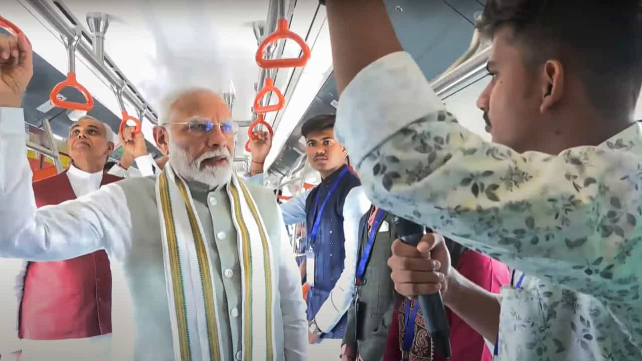 Metro News: ৫ থেকে ২০! দেশের মেট্রোর গতি দেখে এগিয়ে এল জাপান Metro News: ৫ থেকে ২০! দেশের মেট্রোর গতি দেখে এগিয়ে এল জাপান