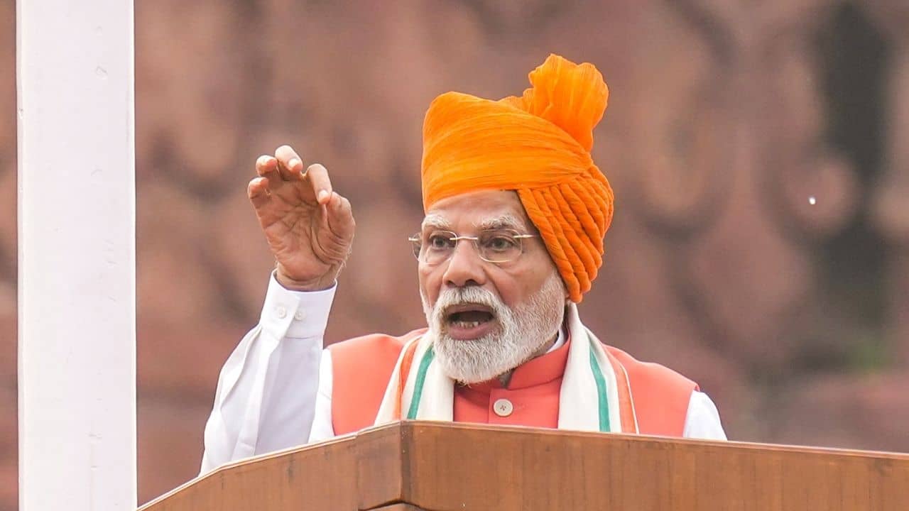 PM Narendra Modi: আত্মনির্ভর না হলে সেনা অপারেশন সিঁদুর করতে পারত না, পাকিস্তানের ঘুম ভাঙালেন মোদী