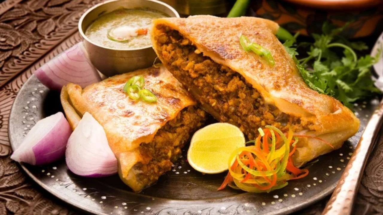 Mughlai Paratha: অনাদির মতো মোগলাই বানাতে চান? রইল সিক্রেট রেসিপি Mughlai Paratha: অনাদির মতো মোগলাই বানাতে চান? রইল সিক্রেট রেসিপি