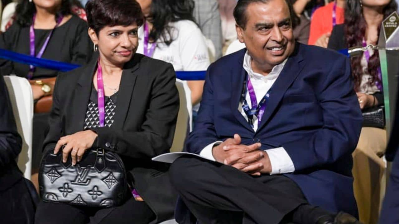 Mukesh Ambani: বিনা পয়সায় কাজ করছেন অম্বানি, এদিকে ছেলে-মেয়ের বেতন কোটি টাকা! তাও কীভাবে এত ধনী?