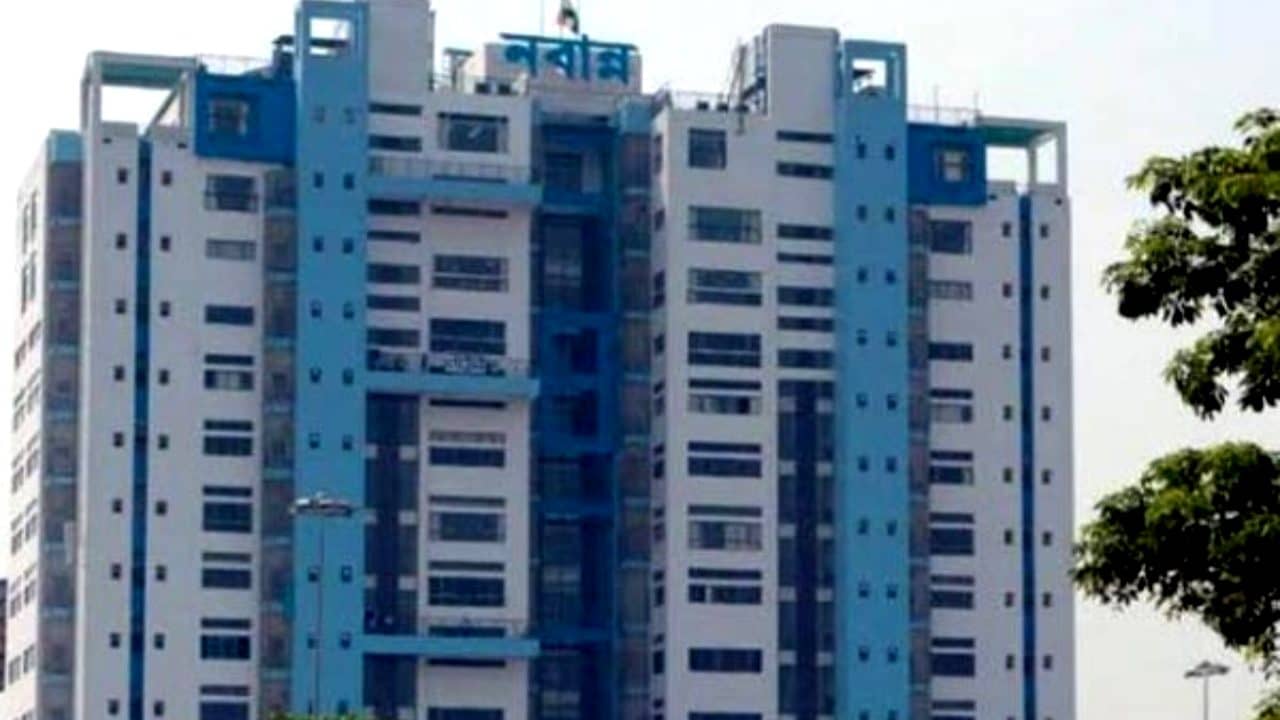 Nabanna: নির্বাচন কমিশনের কথা শুনেও শুনল না রাজ্য, FIR নয় শুধুই সাসপেন্ড