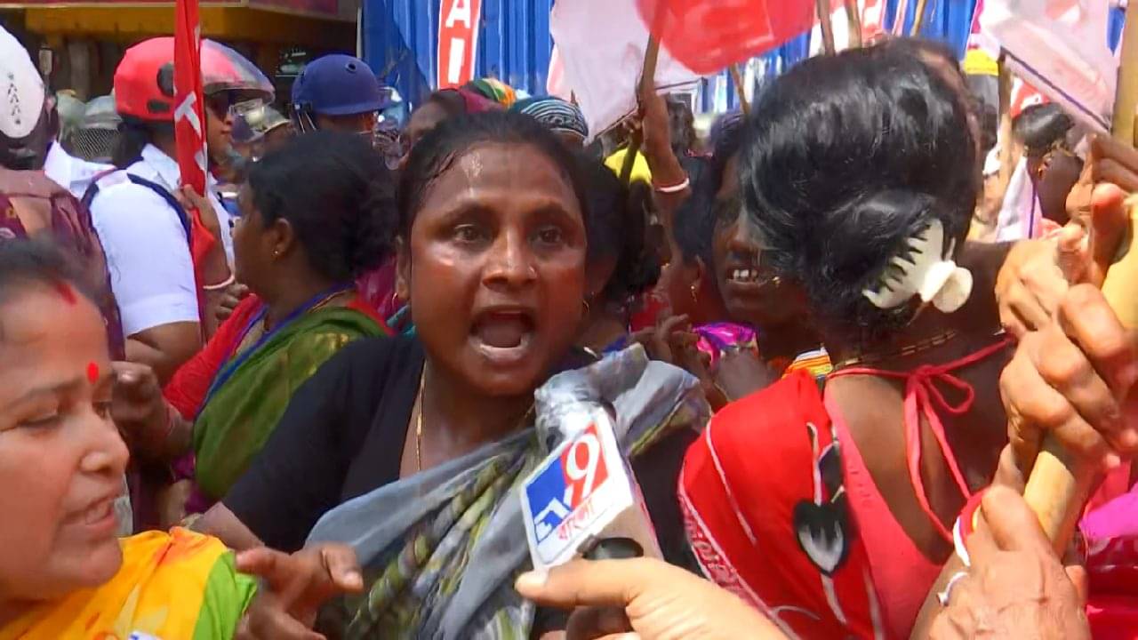 Nabanna Abhiyan: ‘ক্লাবে ১ লাখ করে দিচ্ছে, আর আমরা বাচ্চাদের মুখে ভাত তুলে দিতে পারি না’, নবান্ন অভিযান থেকে ক্ষোভে ফেটে পড়লেন মিড ডে মিল কর্মীরা