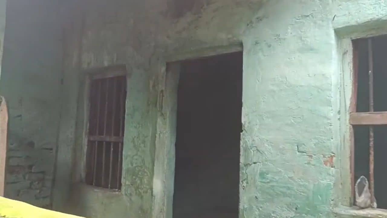 Nadia: স্ত্রী বাপেরবাড়ি, ফাঁকা বাড়িতে বৃদ্ধকে যে অবস্থায় দেখলেন পড়শিরা