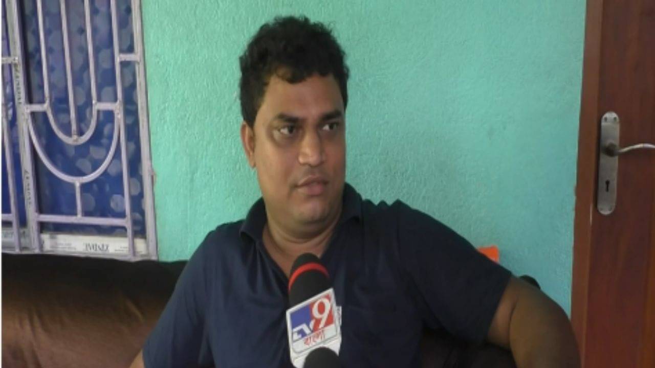 Barasat: কেন তাঁদের অযোগ্য ঘোষণা করল? আদালতে যাওয়ার হুঁশিয়ারি TMC নেতার ছেলে দাগি নাজিবুল্লার