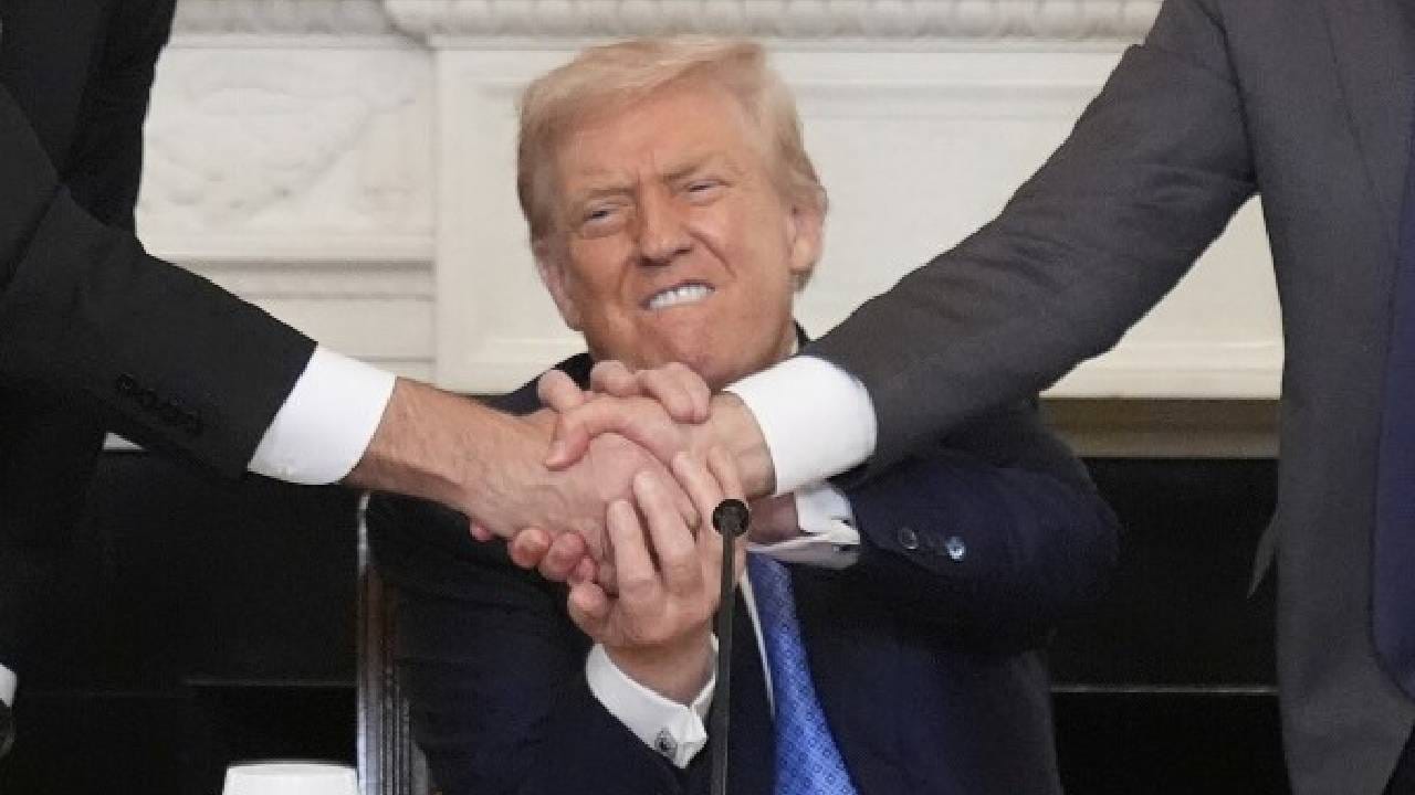 Donald Trump: আর্মেনিয়া-আজারবাইজান শান্তি চুক্তির নেপথ্যে ট্রাম্প ‘ম্যাজিক’! Donald Trump: আর্মেনিয়া-আজারবাইজান শান্তি চুক্তির নেপথ্যে ট্রাম্প ‘ম্যাজিক’!