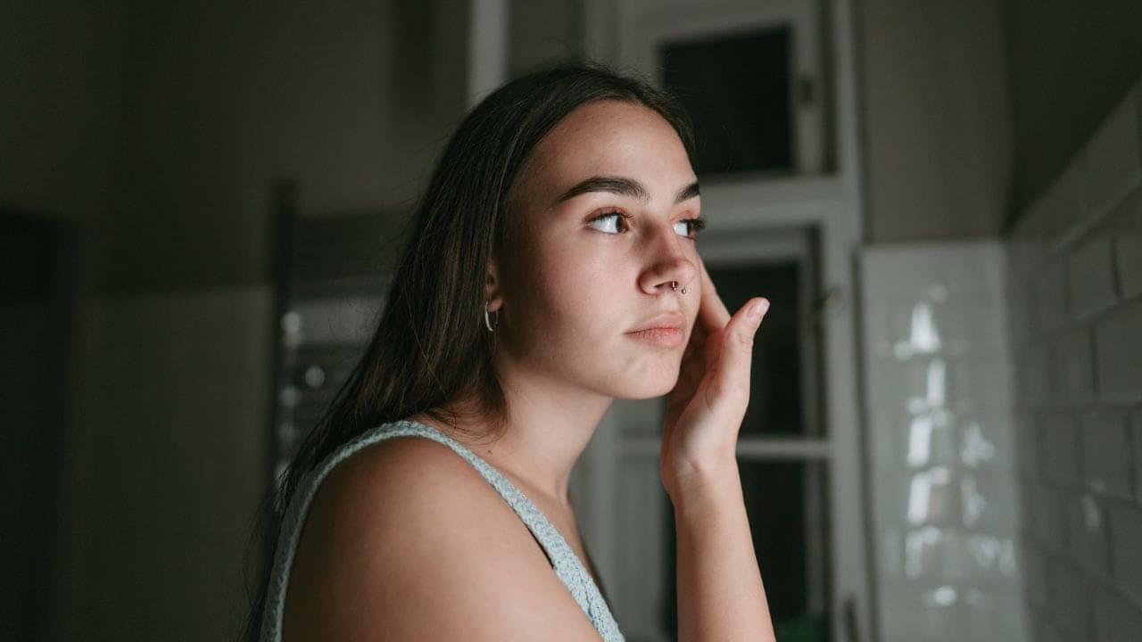 Skin Care Tips: রাতে শুতে যাওয়ার আগে করতে হবে এই ৫ কাজ! বদলে যাবে ত্বকের খোলনলচে