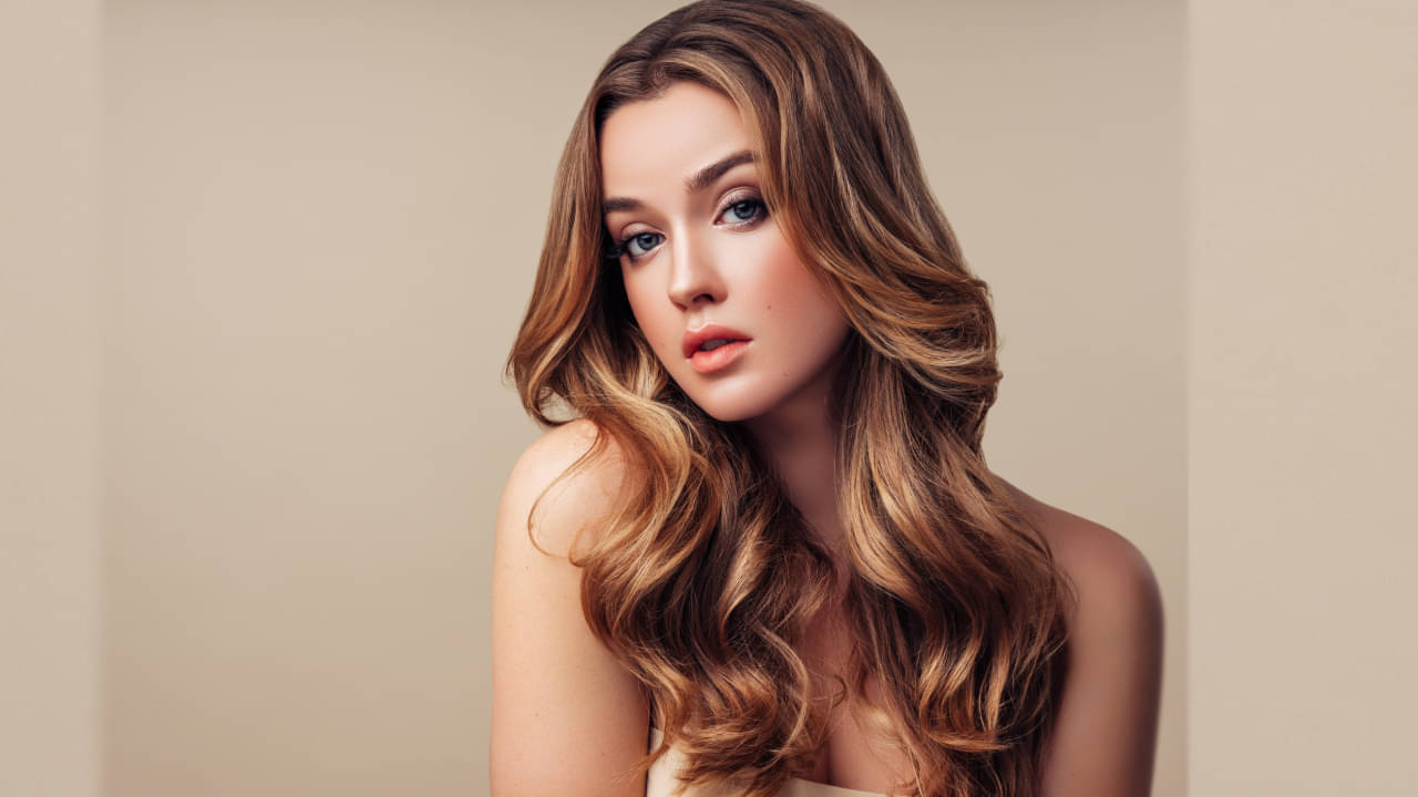 Hair Care Tips: পার্লারের কাজ হবে বাড়িতে, নামমাত্র খরচে বাড়িতেই চুল করে তুলুন রেশম কালো উজ্জ্বল