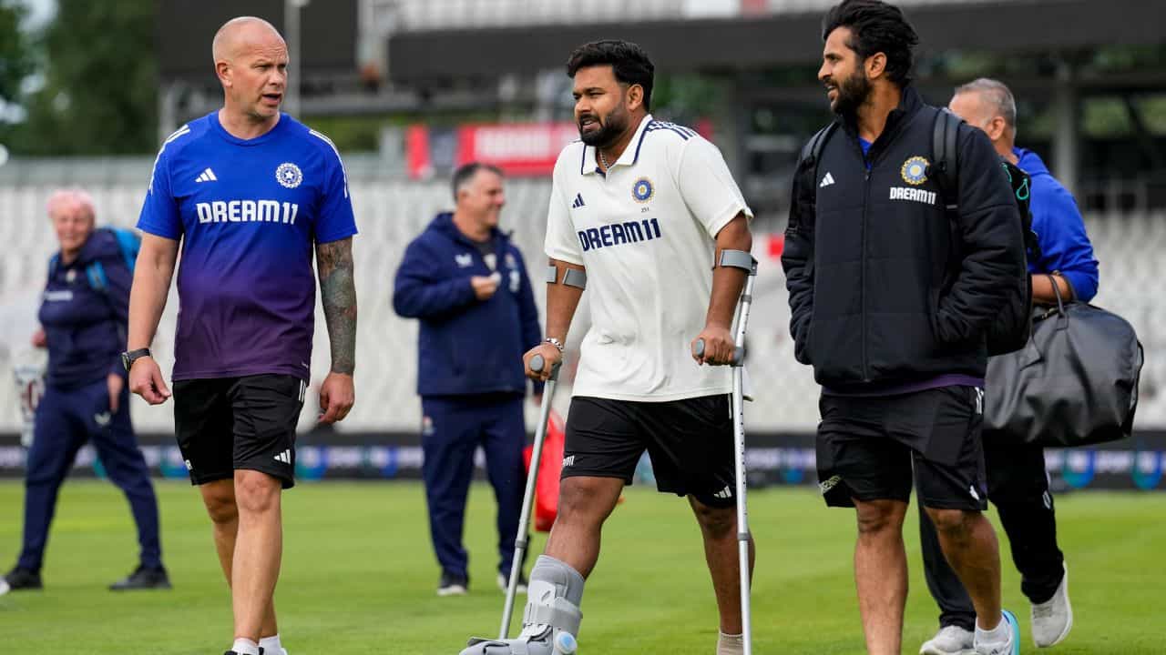 Rishabh Pant: ভাঙা পায়ে কী করতে পারেন ঋষভ পন্থ? ভাইরাল ভিডিয়ো