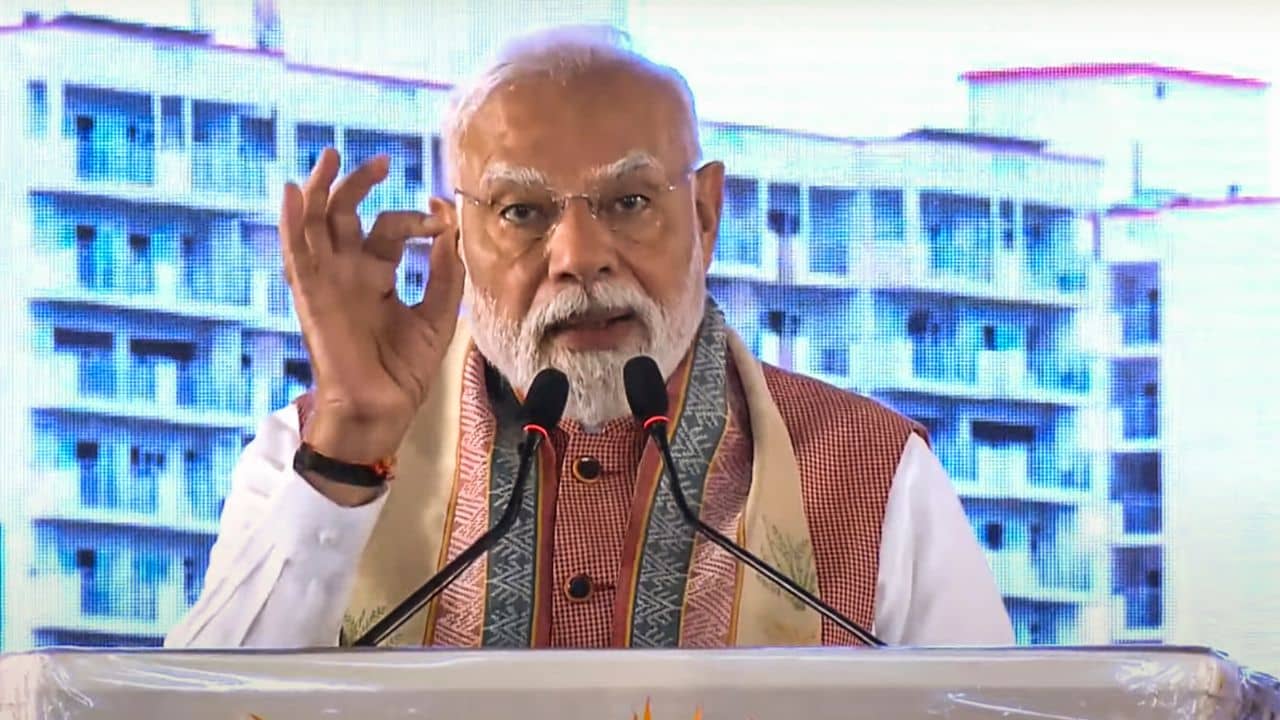 PM Modi: কোশী নামে কী দেখবেন বিরোধীরা? সাংসদদের জন্য ফ্ল্যাটের উদ্বোধন করে বলে দিলেন প্রধানমন্ত্রী