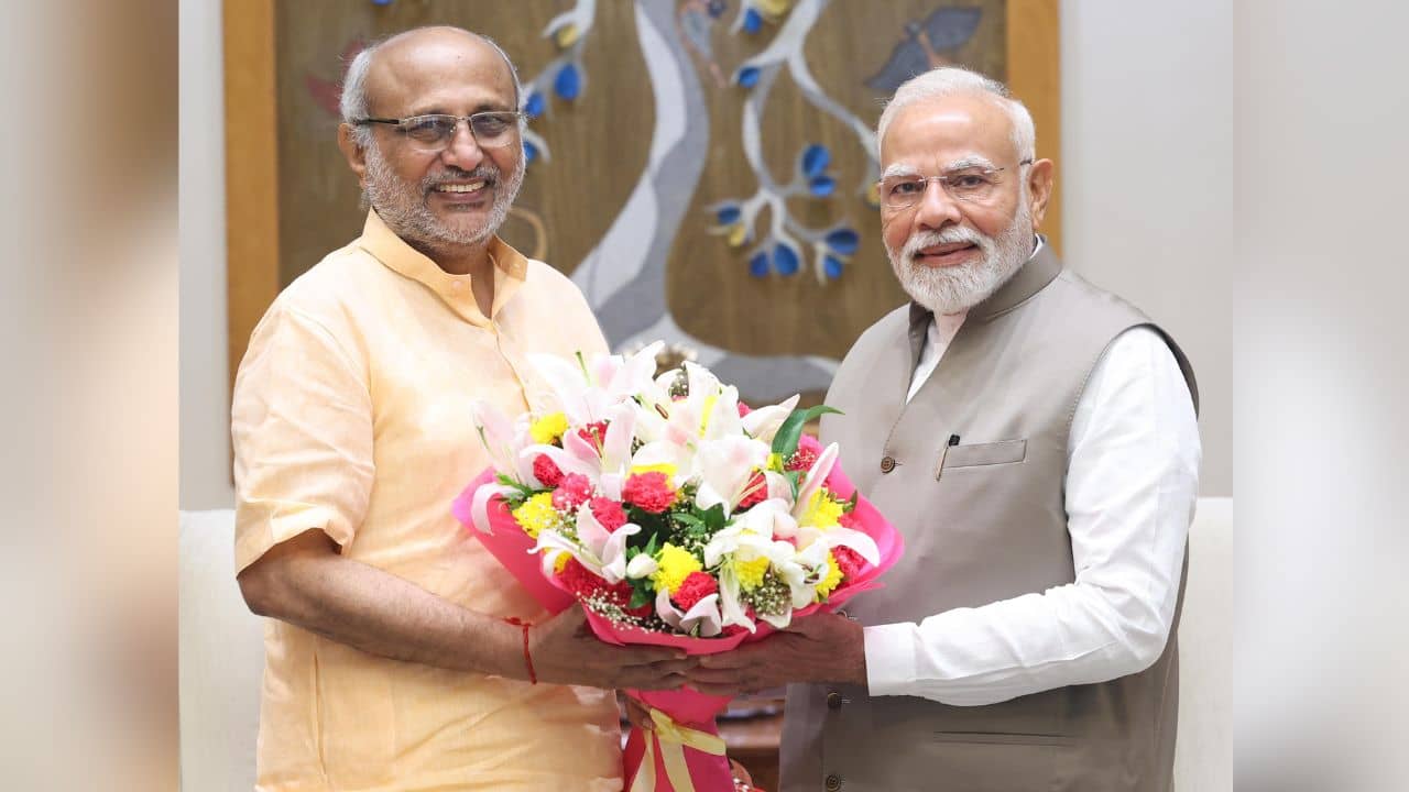 PM Modi: প্রধানমন্ত্রীর সঙ্গে দেখা করলেন NDA-র উপরাষ্ট্রপতি পদপ্রার্থী, মোদী বললেন...