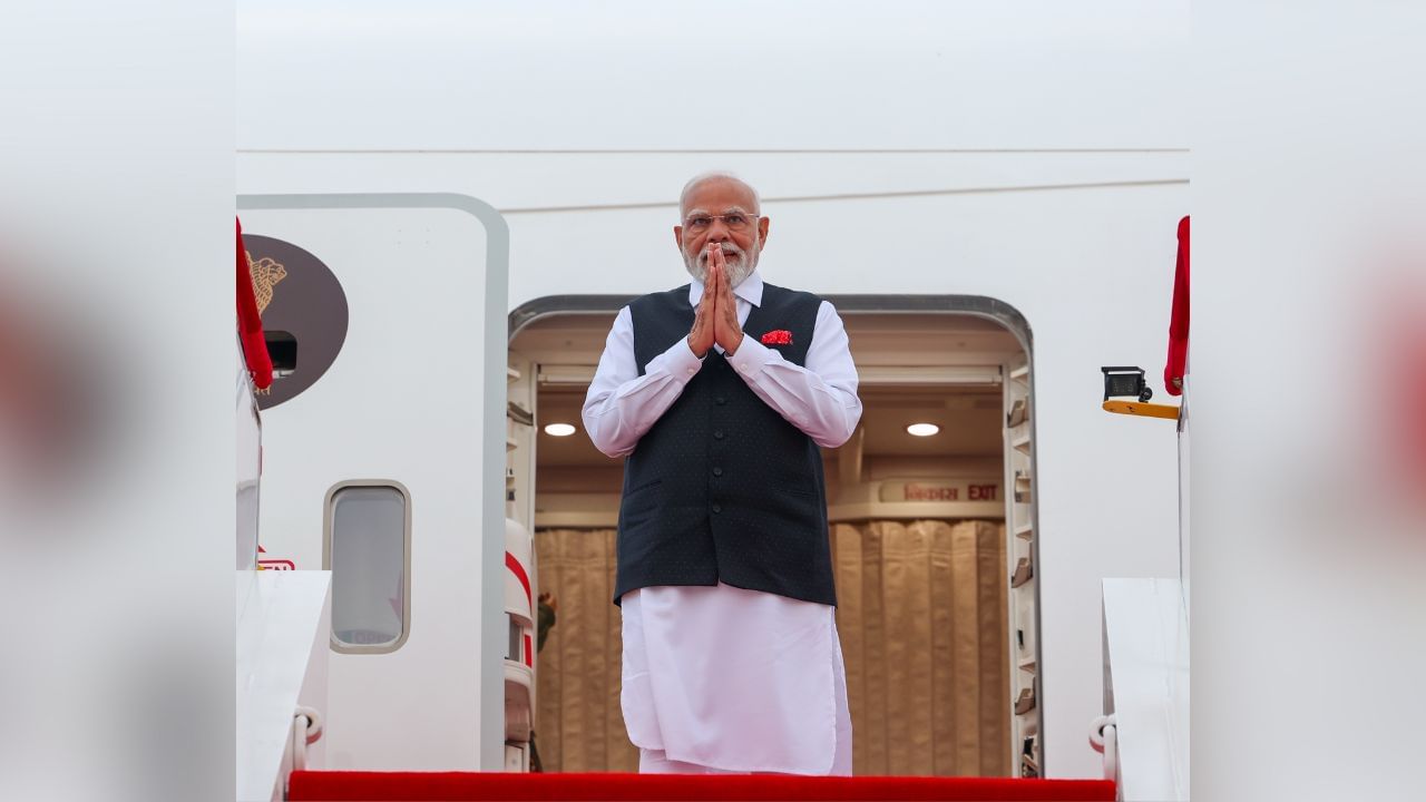 PM Modi: ৭ বছর পর চিনে মোদী, তিয়ানজিনে পা রেখেই বললেন... PM Modi: ৭ বছর পর চিনে মোদী, তিয়ানজিনে পা রেখেই বললেন...