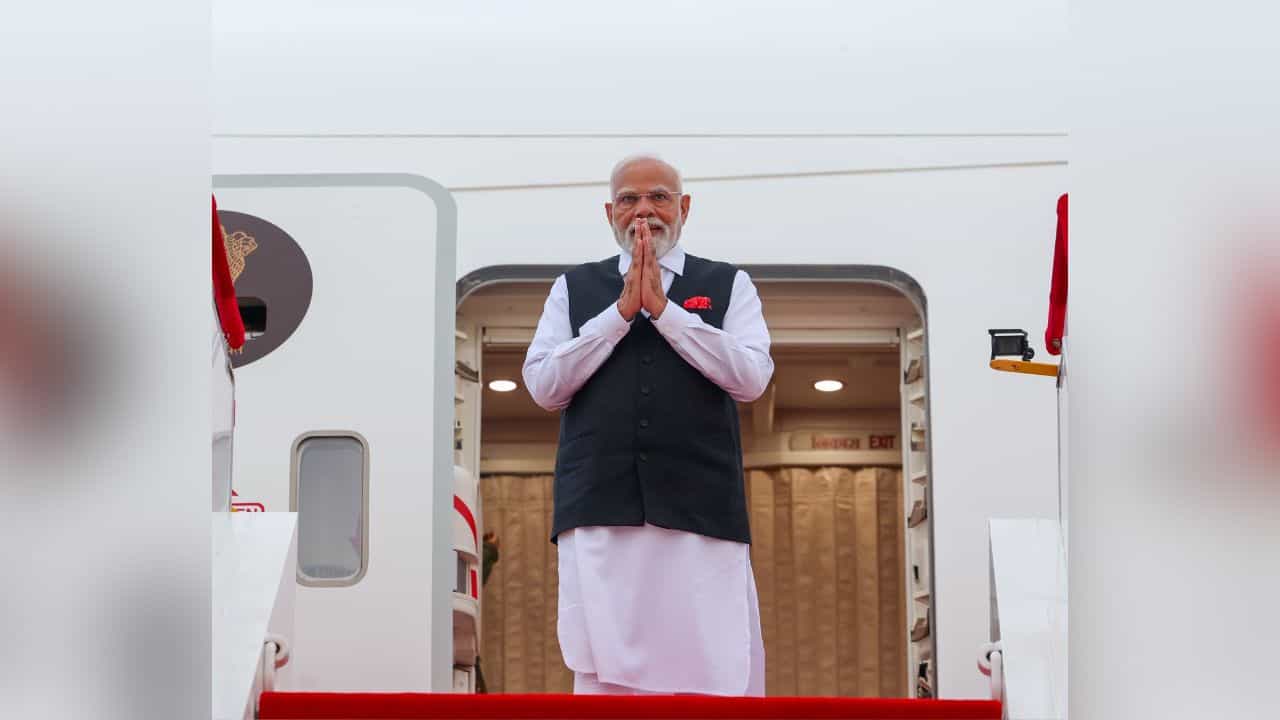 PM Modi: ৭ বছর পর চিনে মোদী, তিয়ানজিনে পা রেখেই বললেন... PM Modi: ৭ বছর পর চিনে মোদী, তিয়ানজিনে পা রেখেই বললেন...
